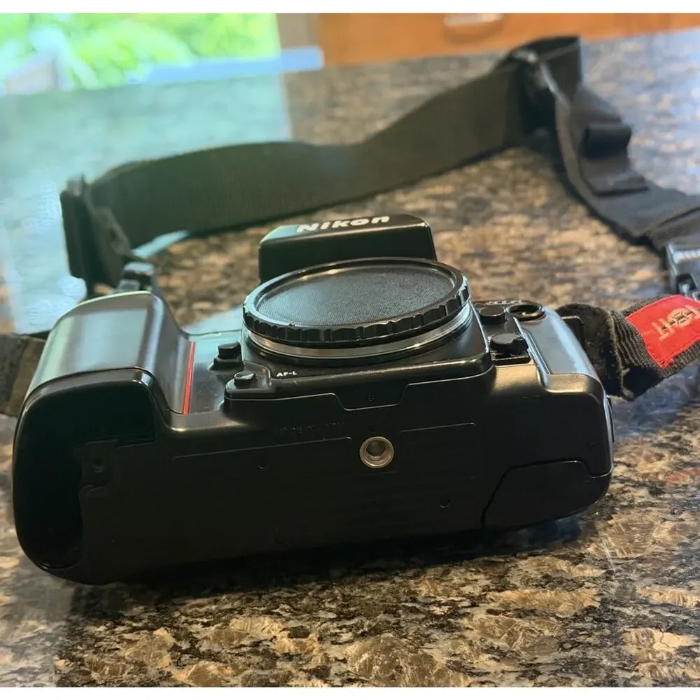 NIKON N8008 Camera & Nikkor 35-70 Lens LOT 3805/70